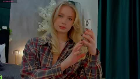 Snapshot of melanie_ryer chatting on November 2025 01:04:02 AM Melanie online show from November 2025 01:04:02 AM