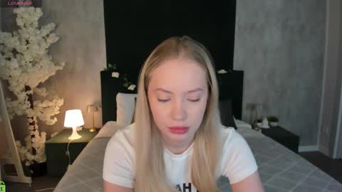 Snapshot of melanie_ryer chatting on December 2025 12:37:02 AM Melanie online show from December 2025 12:37:02 AM