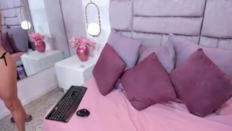 Snapshot of melaniee_joness chatting on July 2026 05:52:01 PM melaniee_joness online show from July 2026 05:52:01 PM