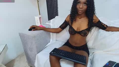 Snapshot of melaniepatton chatting on October 2025 01:18:01 PM Melanie online show from October 2025 01:18:01 PM