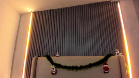 MelanieRoah online show from December 2025 07:21:01 PM