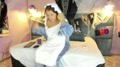 Melanie Roux online show from October 2025 08:11:02 PM