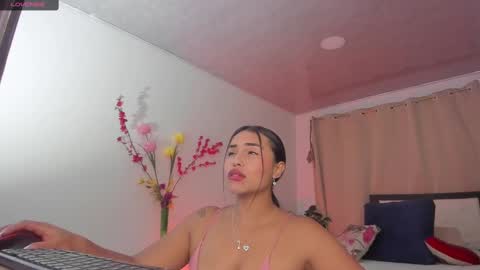 Snapshot of melaniie_roussel chatting on February 2025 12:37:01 AM melaniie_roussel online show from February 2025 12:37:01 AM