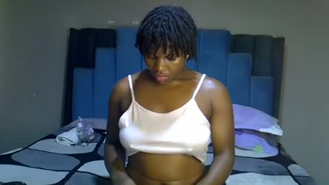Snapshot of melanin_moon chatting on June 2026 10:07:01 AM Moon online show from June 2026 10:07:01 AM