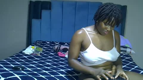 Snapshot of melanin_moon chatting on July 2026 11:33:02 PM Moon online show from July 2026 11:33:02 PM