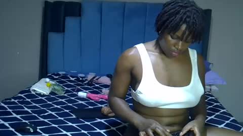 Snapshot of melanin_moon chatting on July 2026 11:23:02 PM Moon online show from July 2026 11:23:02 PM