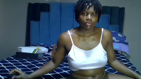Snapshot of melanin_moon chatting on July 2026 11:25:02 AM Moon online show from July 2026 11:25:02 AM