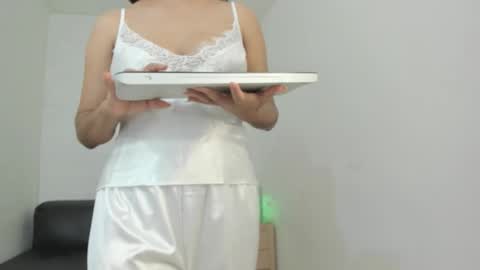 melannie roses online show from February 2026 10:03:02 PM