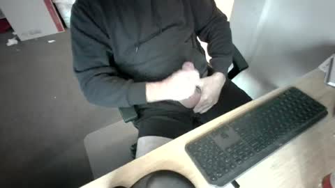melbguy_075 online show from June 2026 11:20:02 PM