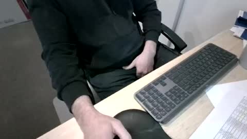 melbguy_075 online show from July 2026 06:51:01 AM