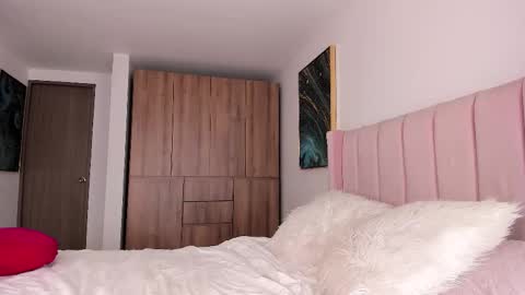 Mel Gomez online show from October 2025 04:24:01 AM