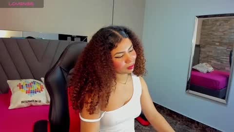 Snapshot of melinamartins chatting on February 2025 02:40:02 AM M E L I N A online show from February 2025 02:40:02 AM