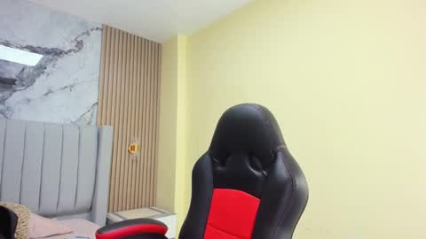 Snapshot of melinamartins chatting on September 2025 06:51:01 PM M E L I N A online show from September 2025 06:51:01 PM