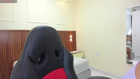 Snapshot of melinamartins chatting on September 2025 04:53:02 PM M E L I N A online show from September 2025 04:53:02 PM