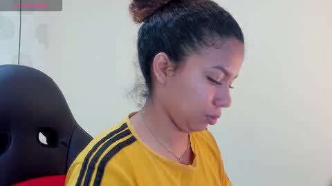 Snapshot of melinamartins chatting on November 2025 12:18:02 PM M E L I N A online show from November 2025 12:18:02 PM