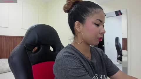 Snapshot of melinamartins chatting on November 2025 07:58:02 PM M E L I N A online show from November 2025 07:58:02 PM