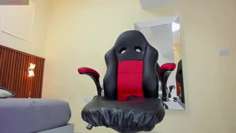 Snapshot of melinamartins chatting on November 2025 08:41:01 PM M E L I N A online show from November 2025 08:41:01 PM