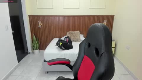 Snapshot of melinamartins chatting on November 2025 07:03:01 PM M E L I N A online show from November 2025 07:03:01 PM