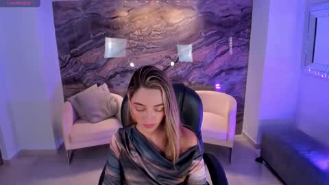 Snapshot of melissamoore_ chatting on March 2025 02:25:01 AM Call me Meli online show from March 2025 02:25:01 AM