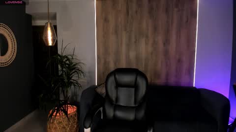 Snapshot of melissamoore_ chatting on October 2025 03:07:01 AM Call me Meli online show from October 2025 03:07:01 AM