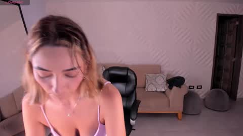 Snapshot of melissamoore_ chatting on November 2025 04:40:01 AM Call me Meli online show from November 2025 04:40:01 AM