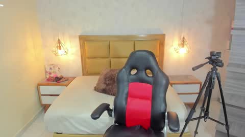    online show from November 2025 07:35:01 PM