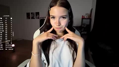 Snapshot of mellowpearl chatting on October 2025 07:37:01 PM EVA online show from October 2025 07:37:01 PM