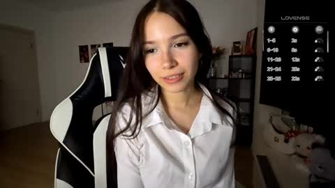 Snapshot of mellowpearl chatting on November 2025 04:19:02 PM EVA online show from November 2025 04:19:02 PM