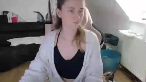 melly4you online show from June 2026 01:57:02 PM