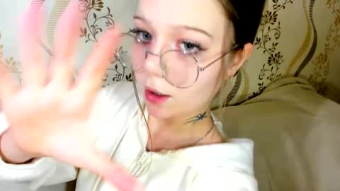 MelMooon online show from November 2025 08:09:01 PM