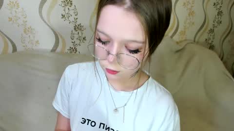 MelMooon online show from December 2025 02:50:02 AM