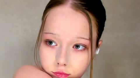 Snapshot of melmooon chatting on July 2026 06:54:01 PM MelMooon online show from July 2026 06:54:01 PM