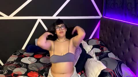 Snapshot of melodydreams1520 chatting on October 2025 05:16:02 AM melodydreams1520 online show from October 2025 05:16:02 AM