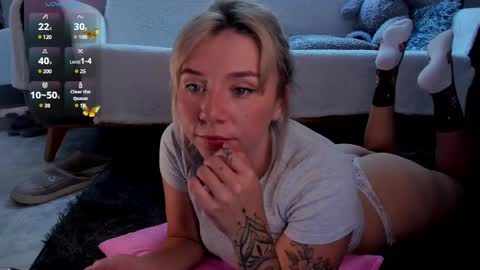 Snapshot of melodypetitex chatting on February 2025 07:45:02 PM sophia online show from February 2025 07:45:02 PM