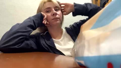 Snapshot of melodypetitex chatting on October 2025 02:38:01 PM sophia online show from October 2025 02:38:01 PM