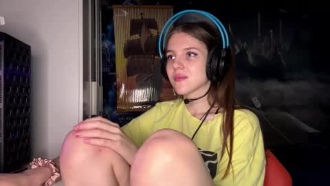 Hi Im Aria 18 years old online show from November 2025 01:09:02 PM