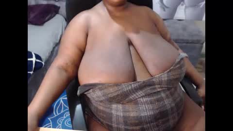 Snapshot of mency1980 chatting on November 2025 06:07:02 PM bigboobsass online show from November 2025 06:07:02 PM