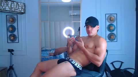 Snapshot of menxtop chatting on February 2026 01:43:02 AM Tony and David online show from February 2026 01:43:02 AM