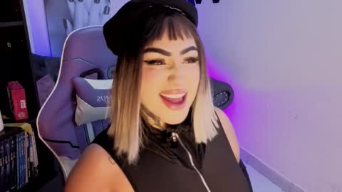 Snapshot of meow_boo chatting on February 2026 01:21:02 AM Aruz online show from February 2026 01:21:02 AM