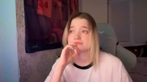 meowme online show from December 2024 10:45:01 PM