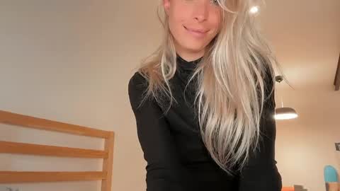 Snapshot of mer_kel chatting on April 2026 12:11:02 AM mer_kel online show from April 2026 12:11:02 AM