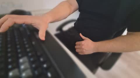 Snapshot of meridian132 chatting on November 2025 10:48:01 AM meridian132 online show from November 2025 10:48:01 AM