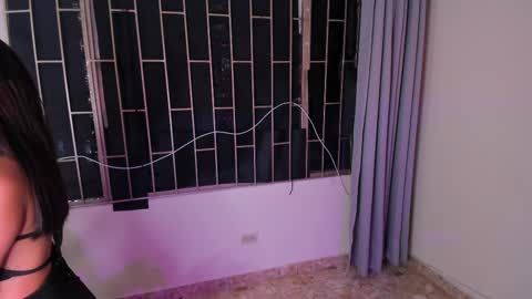 Snapshot of merlia_model chatting on February 2025 06:12:02 AM instagram fernandatoloza01  online show from February 2025 06:12:02 AM