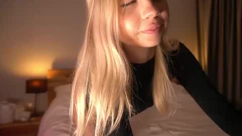 Lara OFFLINE  online show from July 2026 08:59:02 PM
