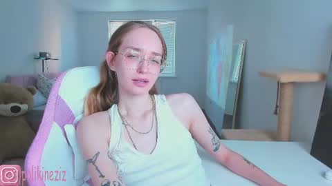 Snapshot of merryl_clark chatting on June 2026 04:28:01 PM Sara online show from June 2026 04:28:01 PM