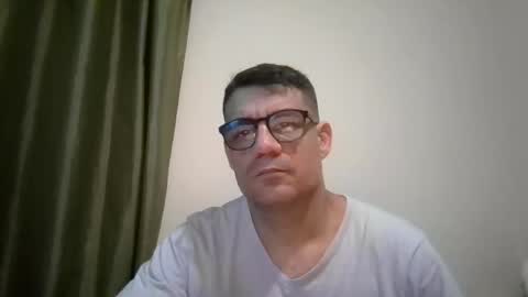 Snapshot of mersao chatting on November 2025 03:20:02 AM Nerd Latino online show from November 2025 03:20:02 AM