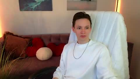 Snapshot of meverik_oushen chatting on July 2026 08:35:01 PM MEVERIK OUSHEN online show from July 2026 08:35:01 PM