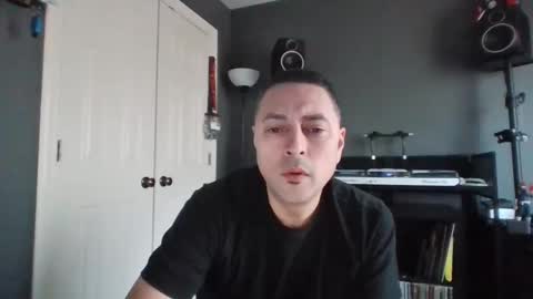 Snapshot of mexirican80 chatting on March 2025 08:53:01 PM The MexiRican online show from March 2025 08:53:01 PM