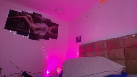 Emi online show from November 2025 07:25:02 PM