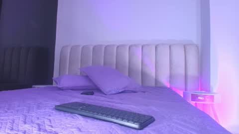 Emi online show from November 2025 07:25:02 PM